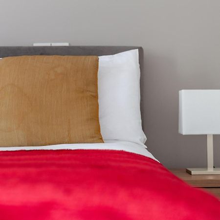 Deluxe Holborn Two Bedroom Apartment London Bagian luar foto