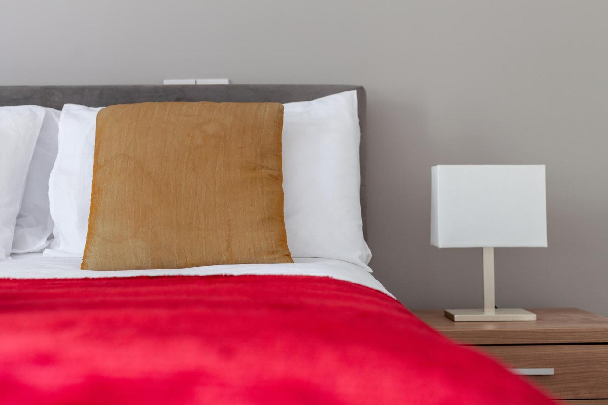Deluxe Holborn Two Bedroom Apartment London Bagian luar foto