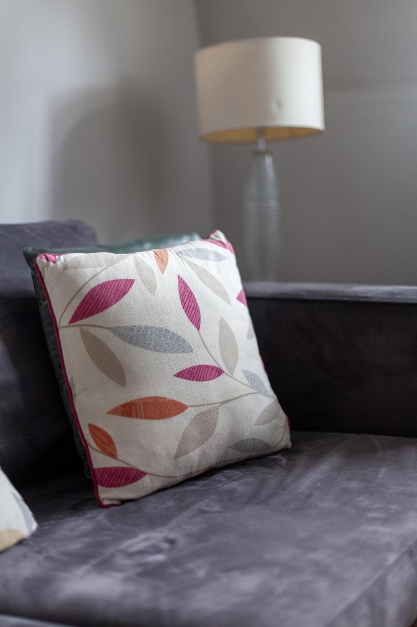 Deluxe Holborn Two Bedroom Apartment London Bagian luar foto
