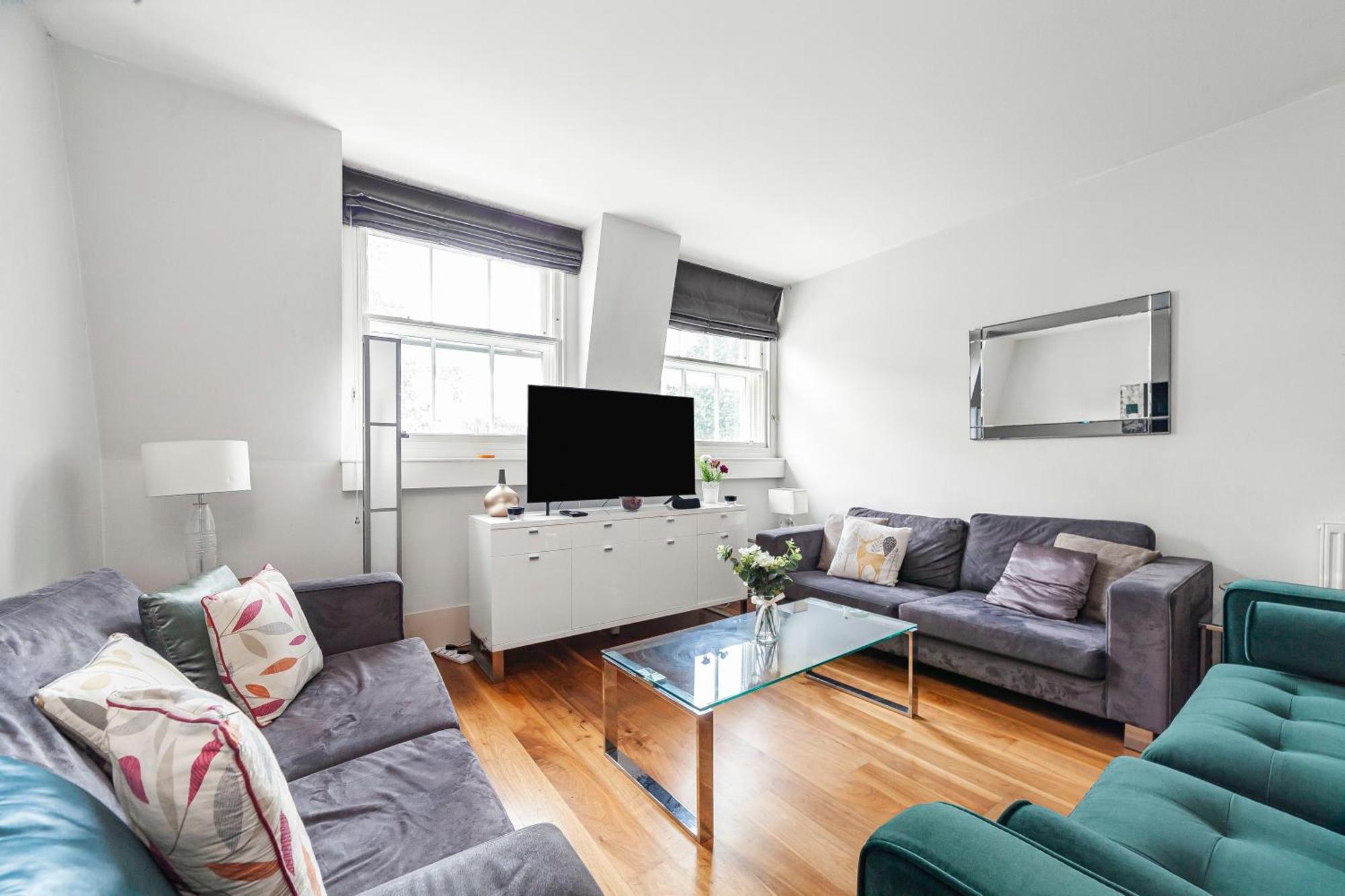 Deluxe Holborn Two Bedroom Apartment London Bagian luar foto