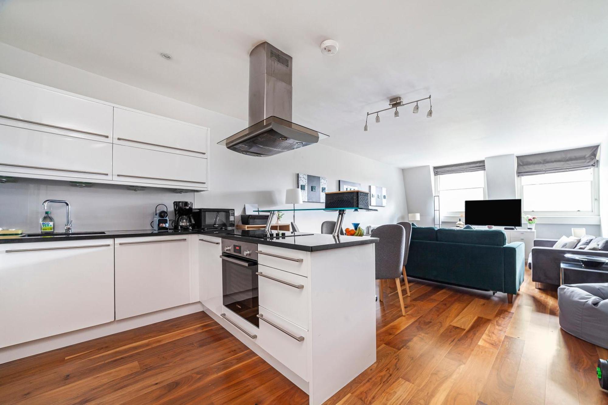 Deluxe Holborn Two Bedroom Apartment London Bagian luar foto