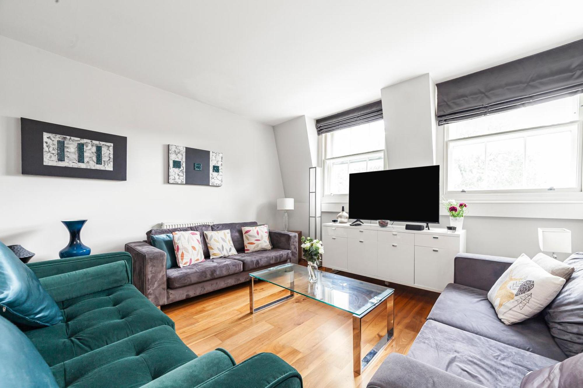 Deluxe Holborn Two Bedroom Apartment London Bagian luar foto