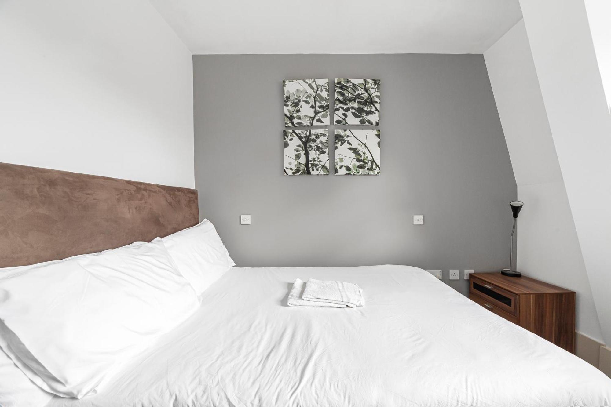 Deluxe Holborn Two Bedroom Apartment London Bagian luar foto
