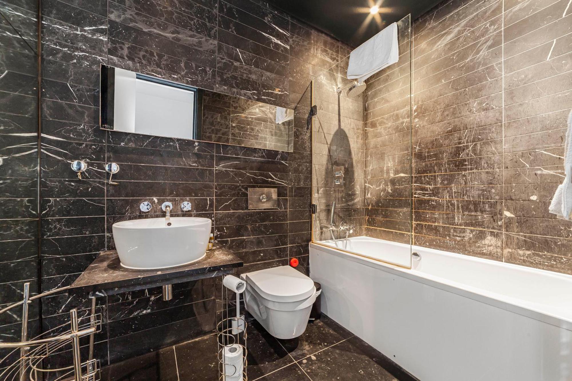 Deluxe Holborn Two Bedroom Apartment London Bagian luar foto
